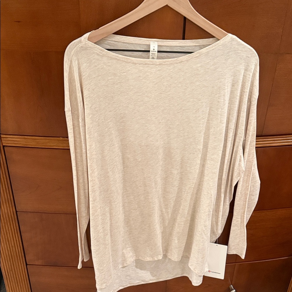 NWT lululemon athletica “Back in Action” Long Sleeves Top in Heathered Cream